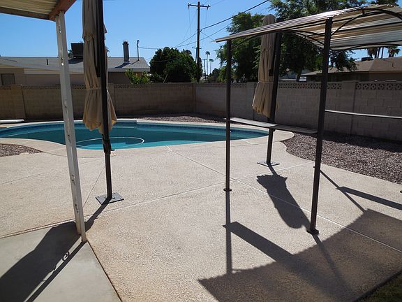 2nd image of 927 E La Jolla Dr