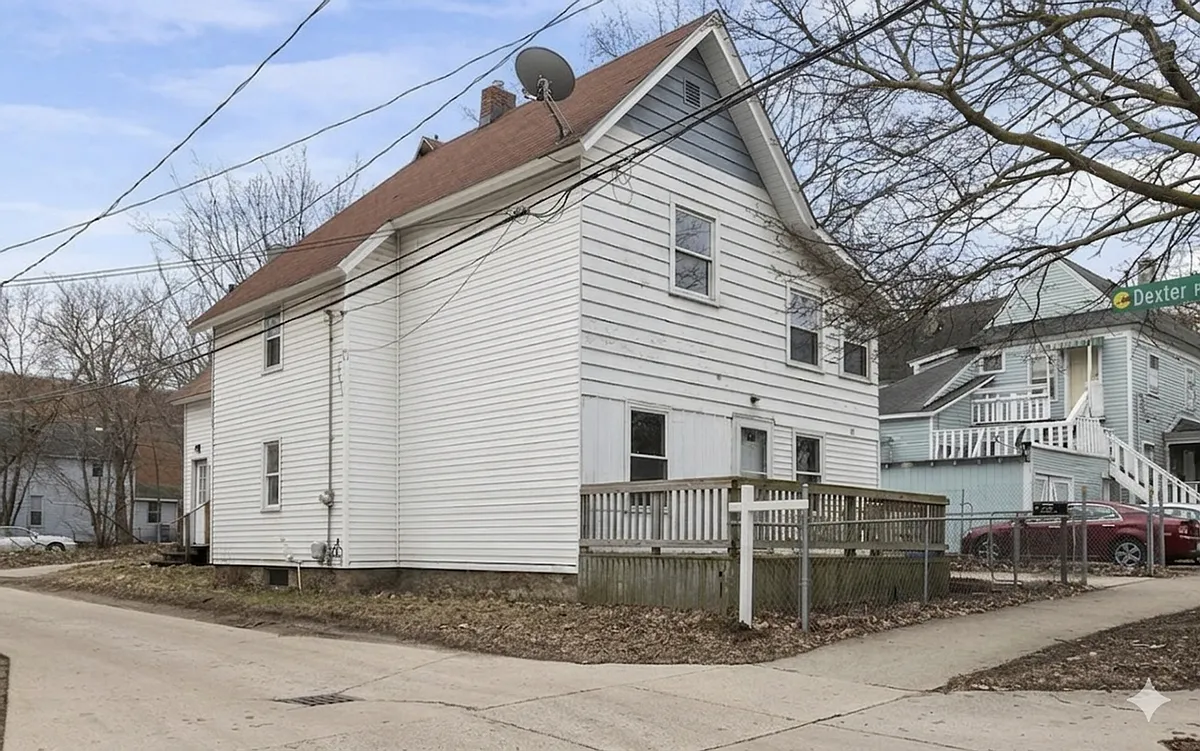 Building Photo - 112 Fairbanks St NE