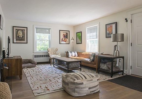 5th image of 135 Essex St