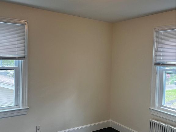 4th image of 62 Roosevelt St