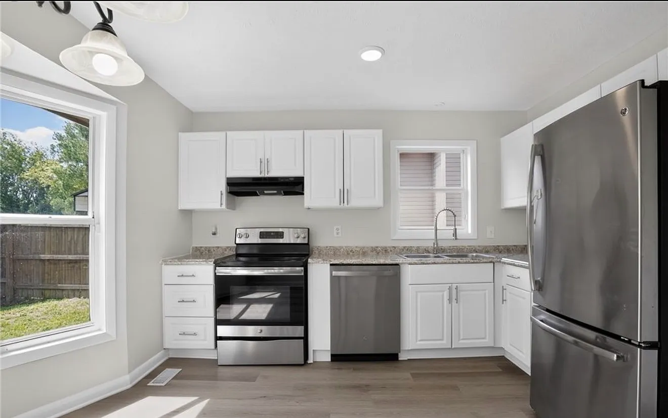 3 bed, 1151 sqft, $1,620 — Photo 4