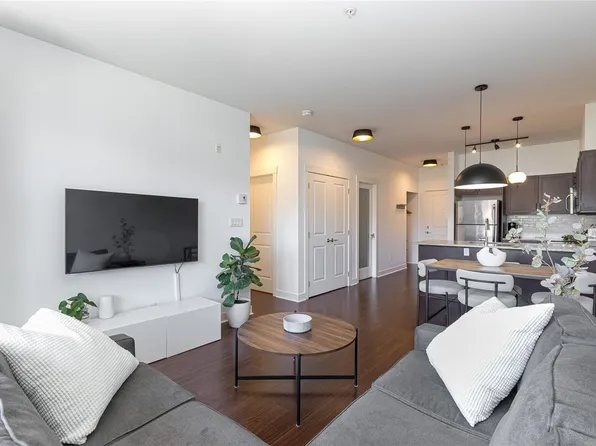 662 Goldstream Ave #413, Langford, BC V9B 0N8