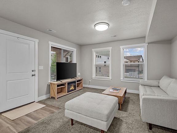 5th image of 906 N Apple Seed Ln