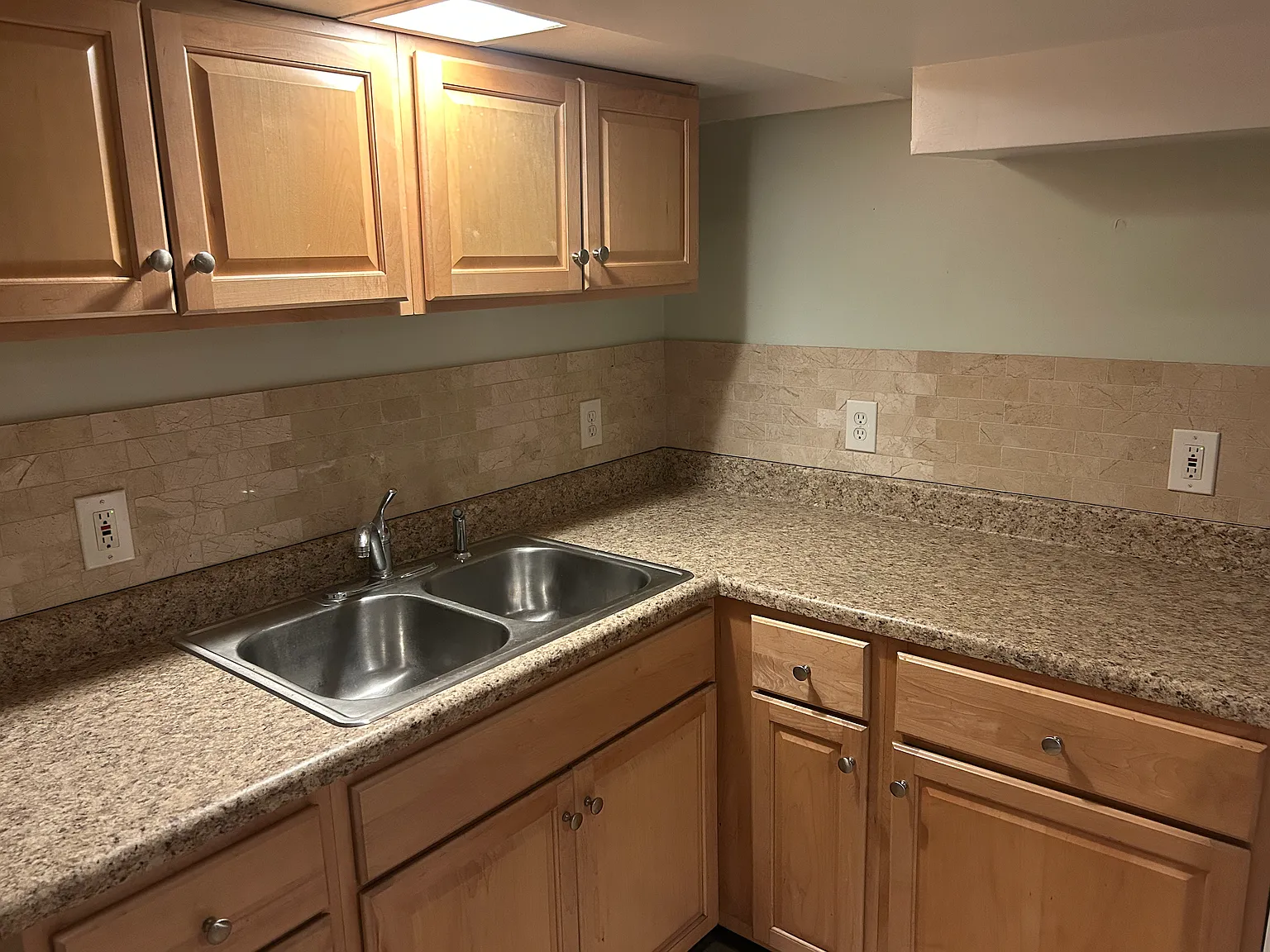2 bed, 1000 sqft, $1,300 — Photo 4