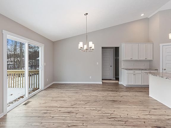 4th image of 422 Windchime Dr #18