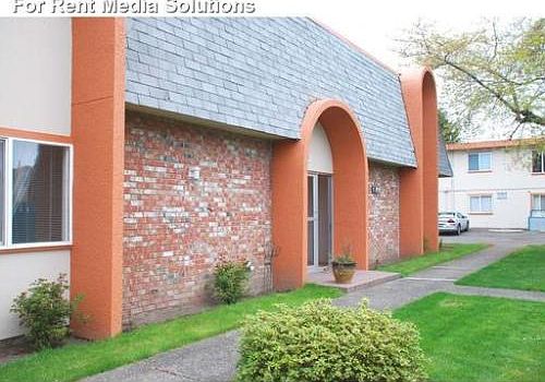 2nd image of 1409 30th St SE APT 3