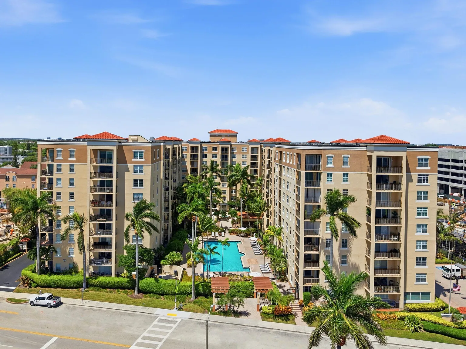 2 bed, 2.0 bath, 1071 sqft, $4,000 — Photo 3