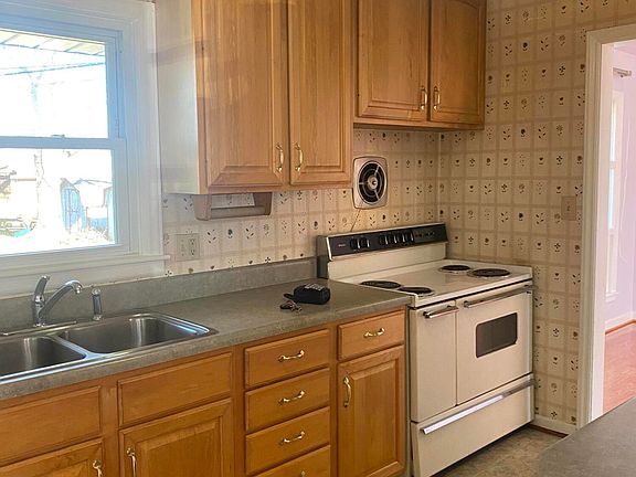 3rd image of 244 Preston Ave NE