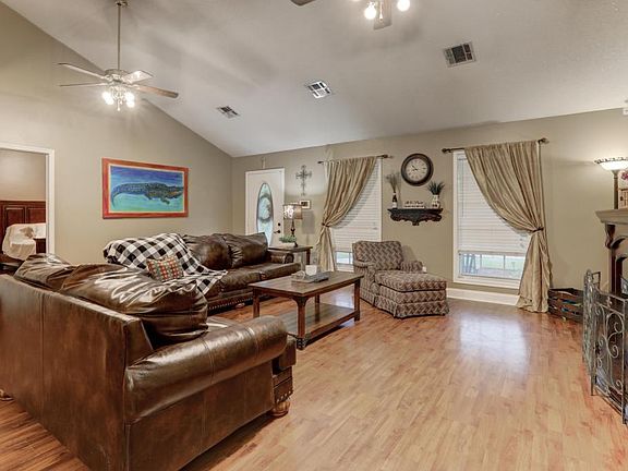 5th image of 800 E Santa Clara St