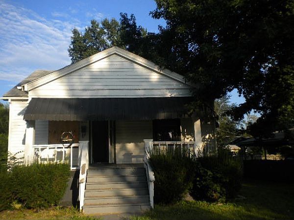2nd image of 656 N 52nd St