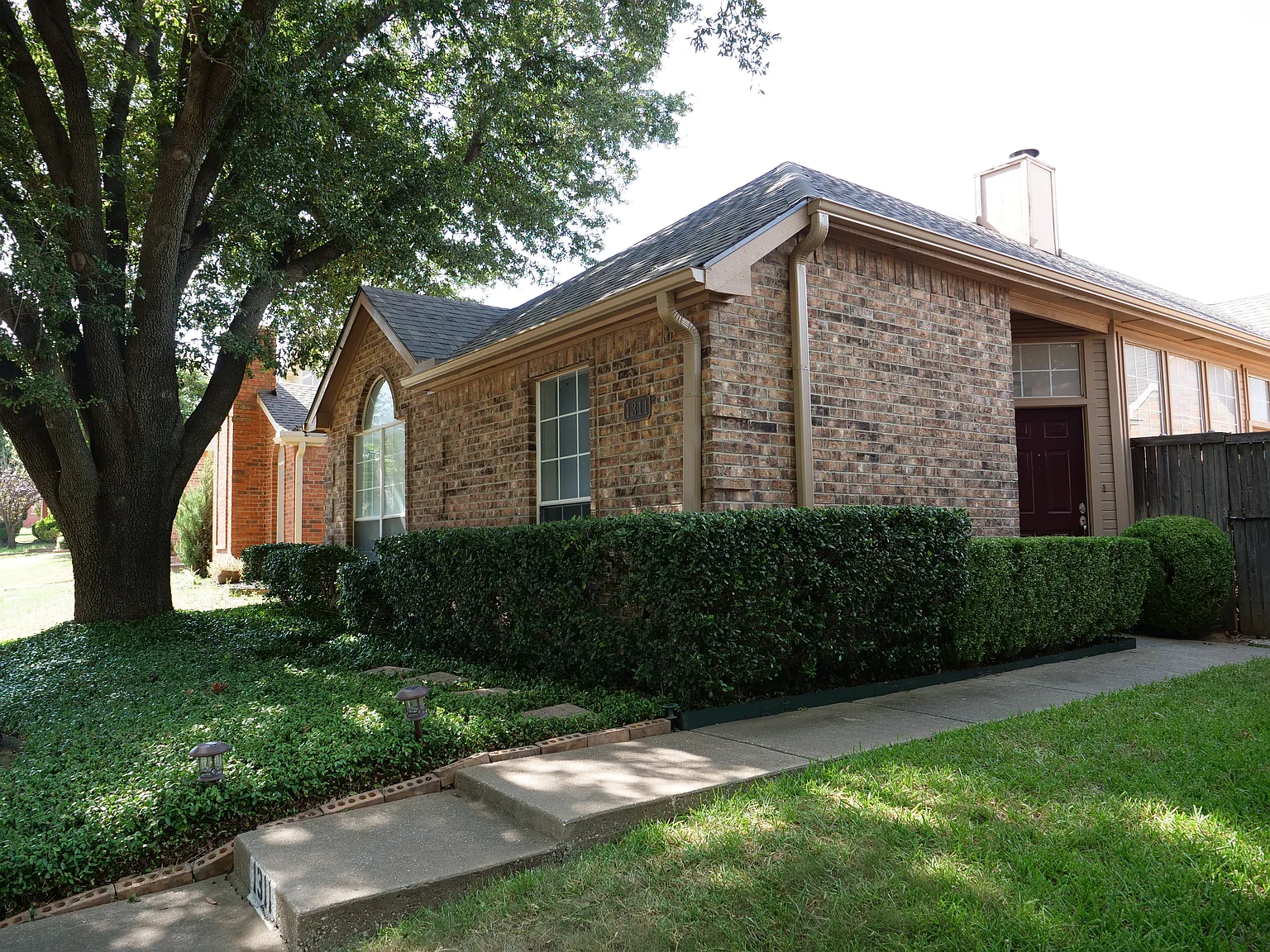 3 bed, 1270 sqft, $2,200 — Photo 1