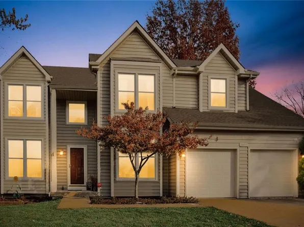 15745 Dearborn St, Overland Park, KS 66223