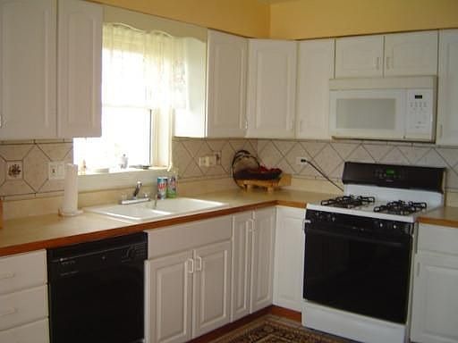 2nd image of 3044 Lincoln St
