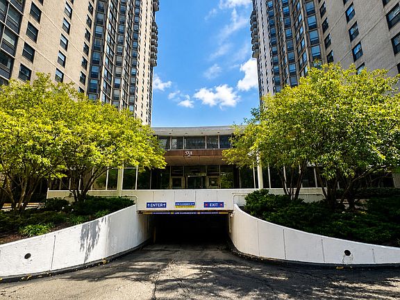5th image of 5701 N Sheridan Rd APT 29T