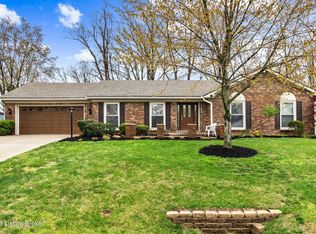 8817 Lakeridge Dr, Louisville, KY 40272