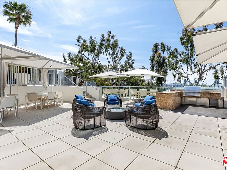 13700 Marina Pointe Dr #415 — Photo 23
