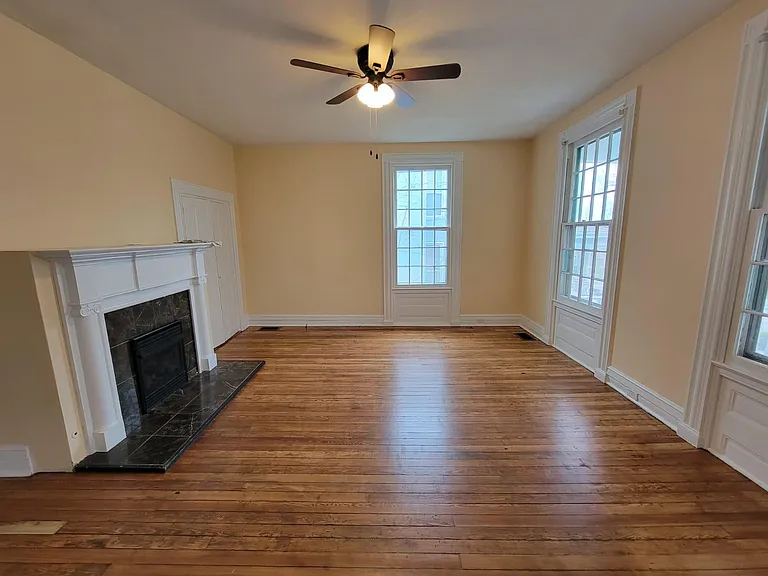 215 W Main St — Photo 28