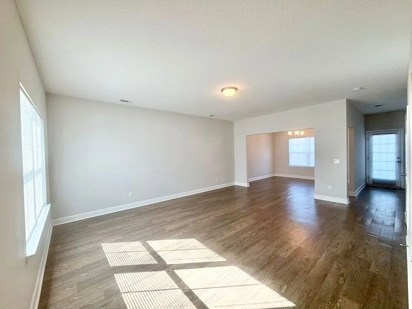 4 bedrooms, 2.5 bathrooms in Hinesville, GA! — Photo 2