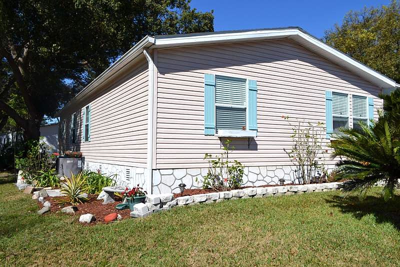 1st image of 696 Honeysuckle Ln