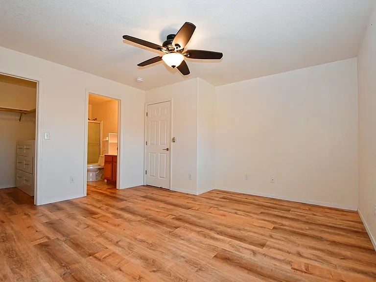 722 Strauss Ct — Photo 9