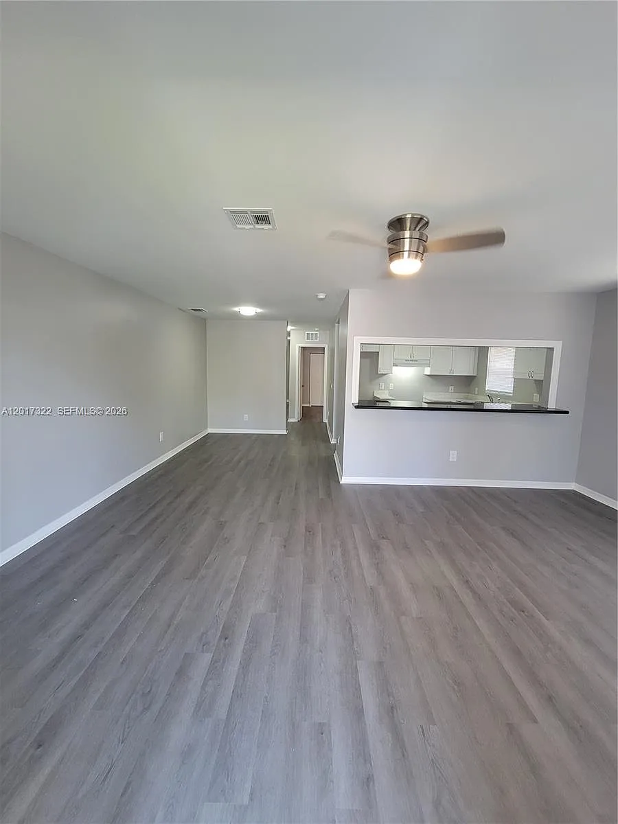 Building Photo - 1414 NW 8th Ave #1