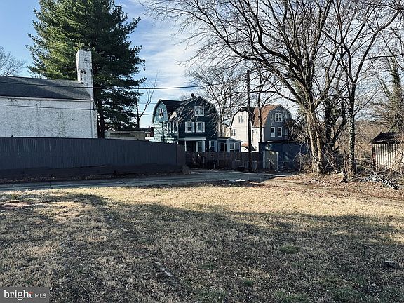 4th image of 4213 Massachusetts Ave
