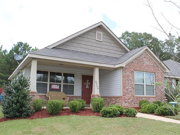 2nd image of 2704 Brittany Ln