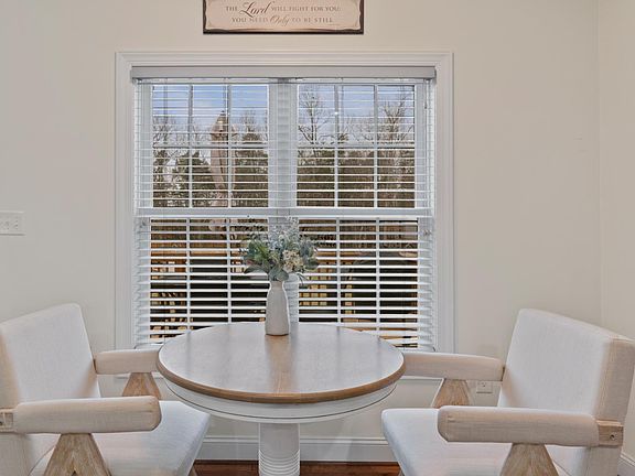 3rd image of 217 Sunset Ridge Dr