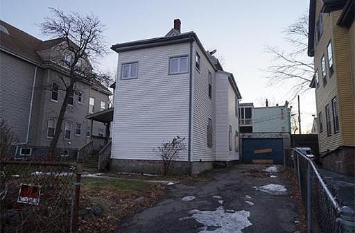 2nd image of 121 Devon St