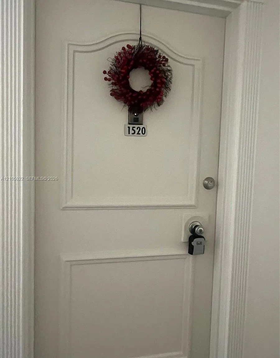 Arlen House West Condo — Photo 4