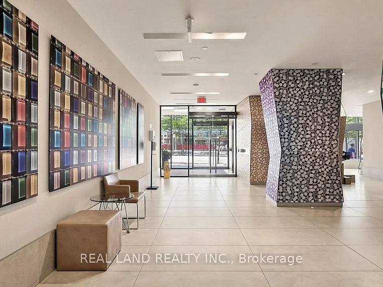 832 Bay St #502 — Photo 2