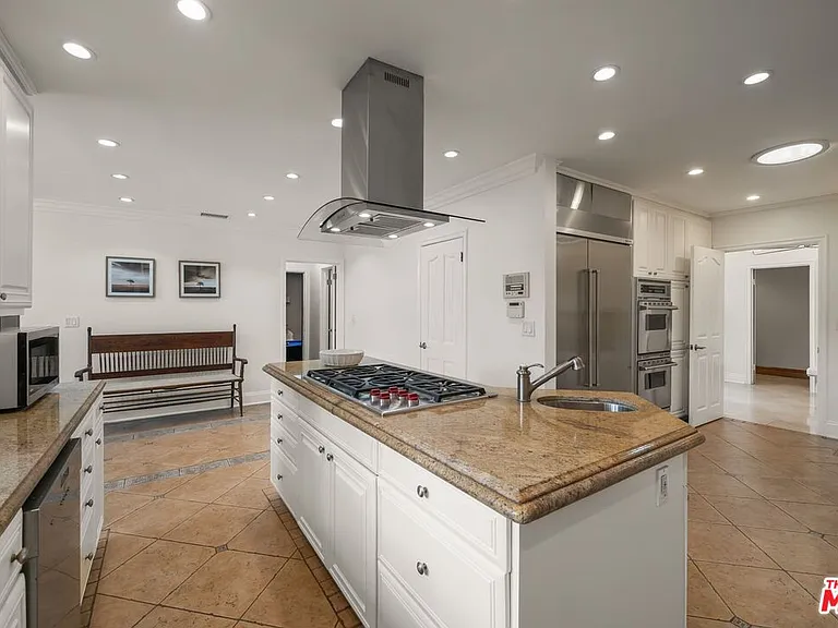 9023 Alto Cedro Dr — Photo 31