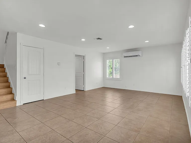2750 N Canal St — Photo 4