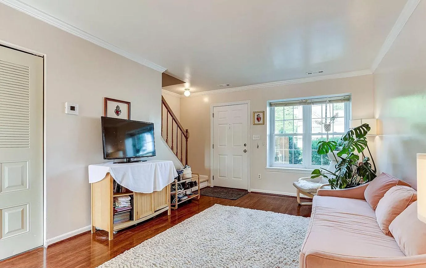 2 bed, 840 sqft, $2,095 — Photo 2