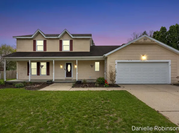 3460 Sunnyhill St NE, Rockford, MI 49341