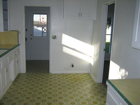 Spacious Eat-In Kitchen