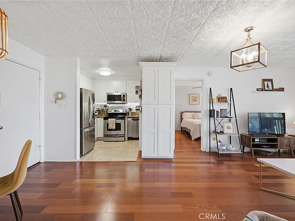 2nd image of 525 S Ardmore Ave APT 320