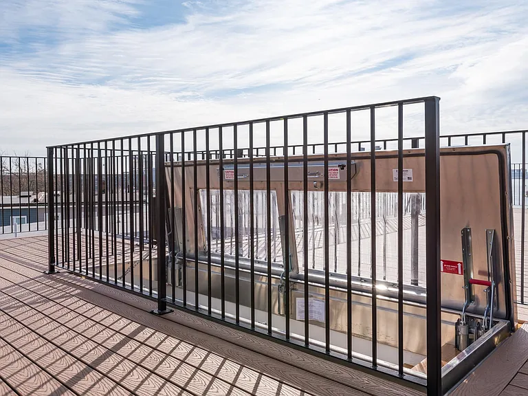 Massive PVT roofdeck