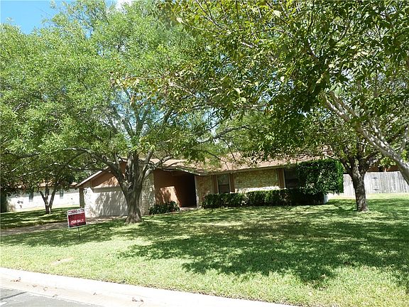 2nd image of 104 Parkway Dr