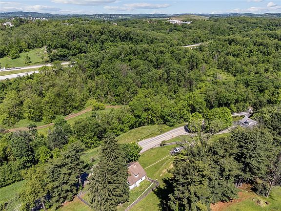 4th image of 132 Country Club Rd
