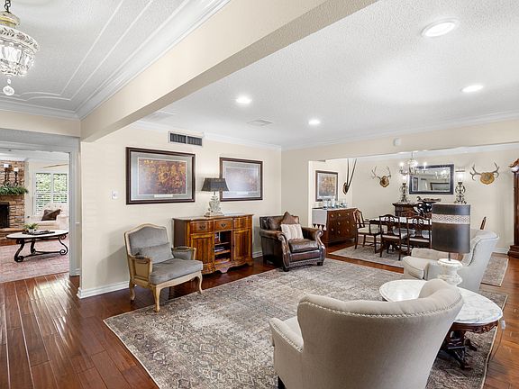 4th image of 10213 Ridgewood Dr