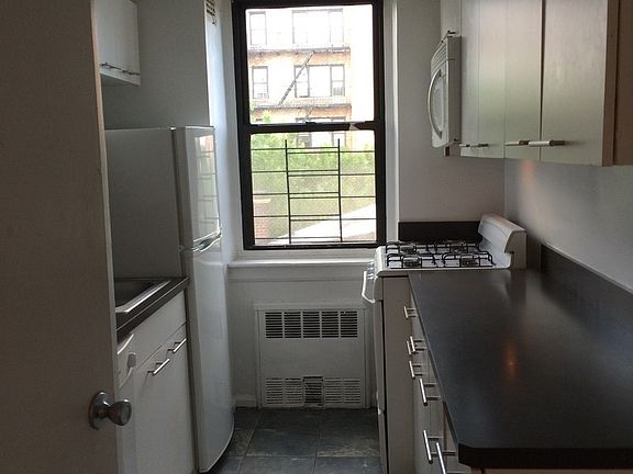 2nd image of 9131 Lamont Ave APT 5F