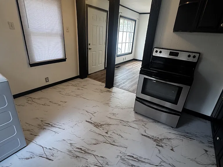 1225 N Somerset Ave — Photo 5