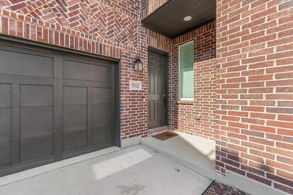 4 bed, 3.0 bath, 1884 sqft, $2,900 — Photo 2