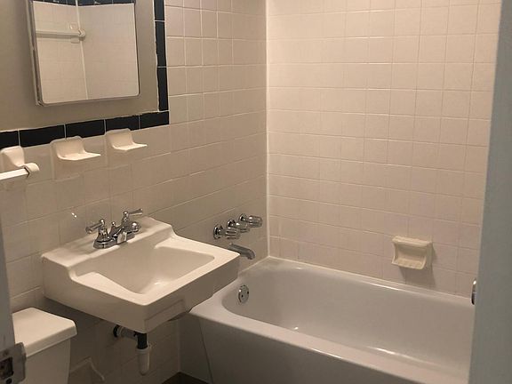 3rd image of 808 Riverview Dr APT 18B