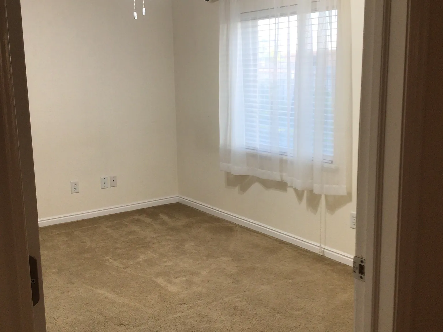 1 bed, 850 sqft, $1,300 — Photo 4