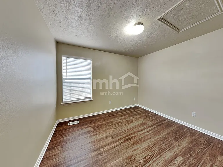 7128 N Kiowa Pkwy — Photo 17