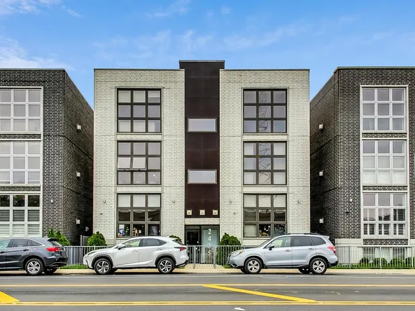 2435 W Belmont Ave APT 3W, Chicago, IL 60618