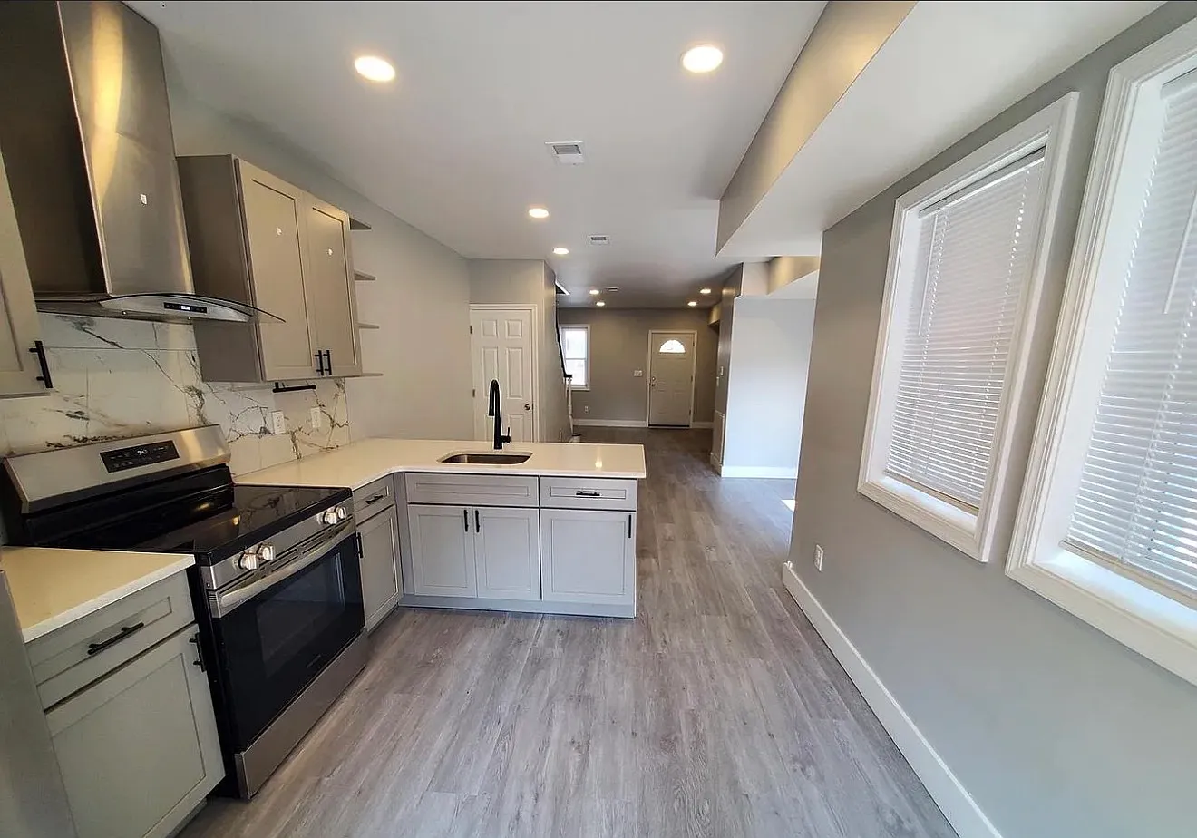 3 bed, 1.5 bath, 1118 sqft, $1,800 — Photo 3