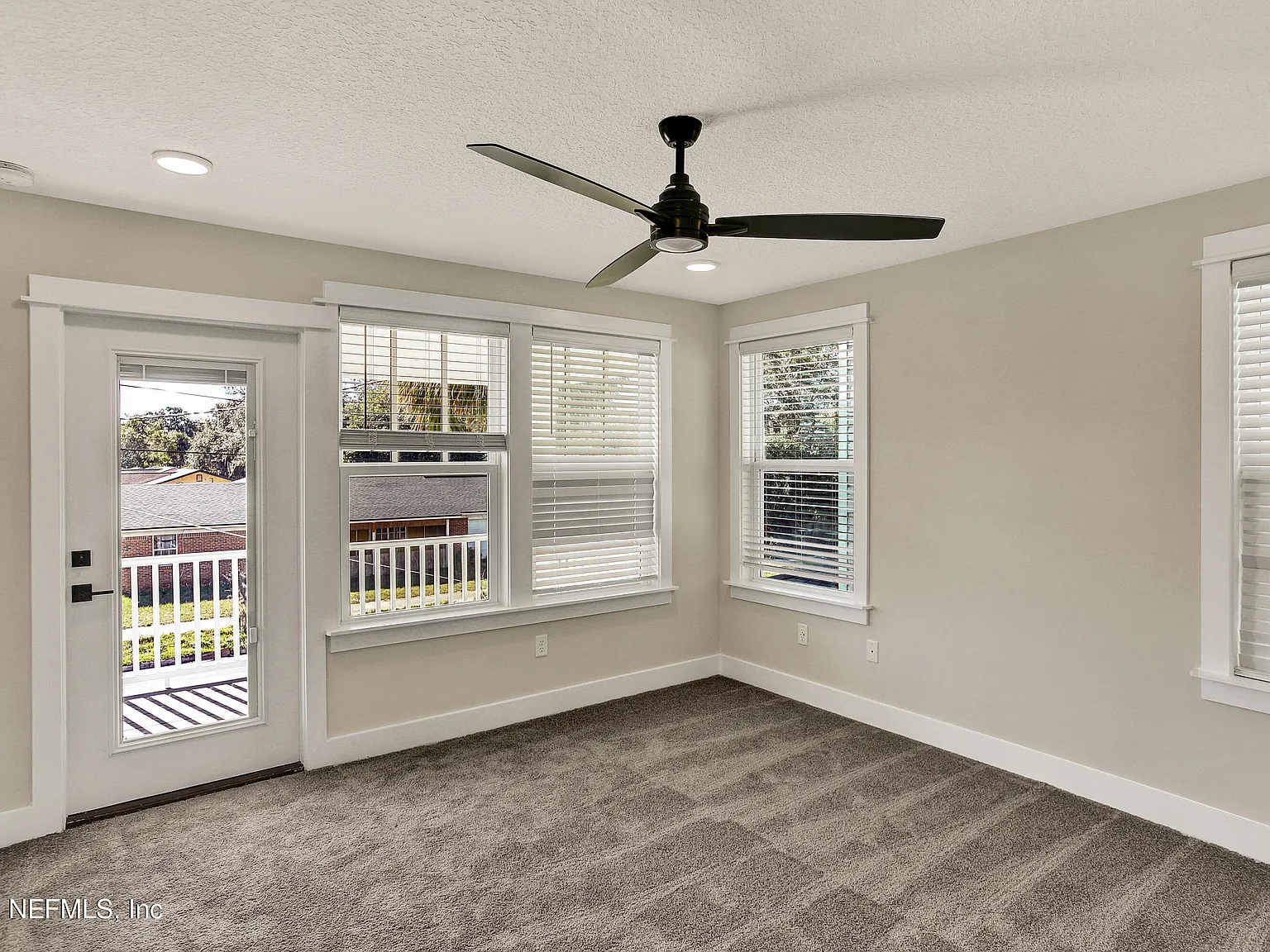 3 bed, 2.5 bath, 1926 sqft, $2,026 — Photo 2